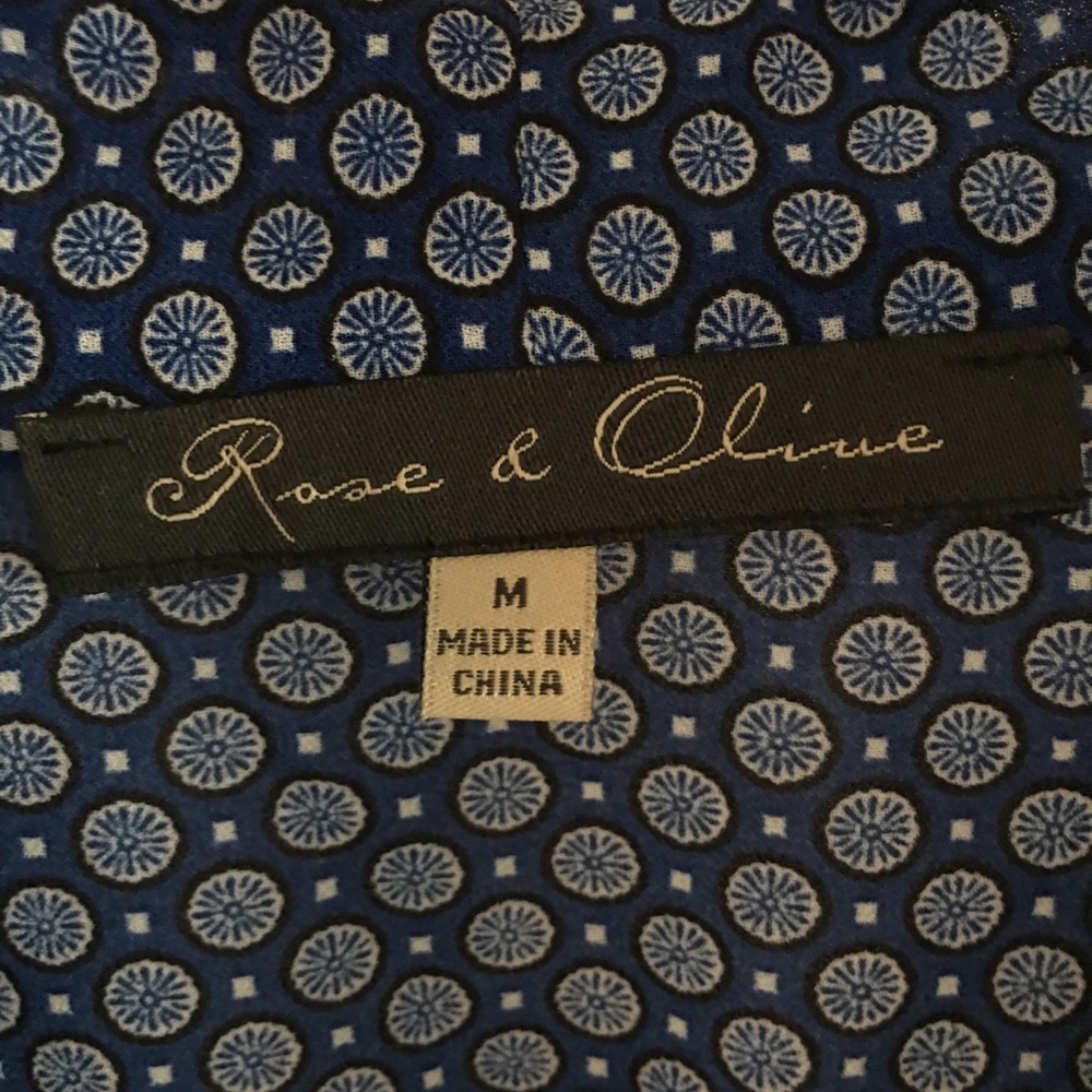 Rose and Olive sleeveless blouse - Picture 3 of 3